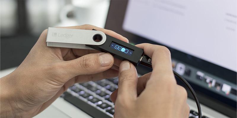 کیف پول سخت‌افزاری اتروم لجر نانو ایکس